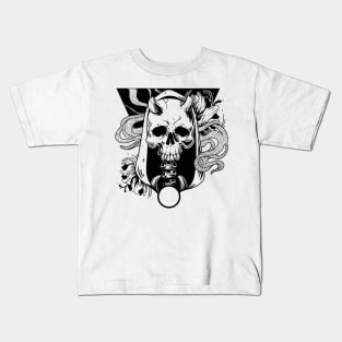 The horned skull Kids T-Shirt